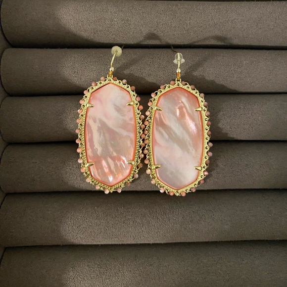 Kendra Scott Beaded Danielle Gold Drop Earrings in Rose Mother of Pearl - Picture 1 of 3